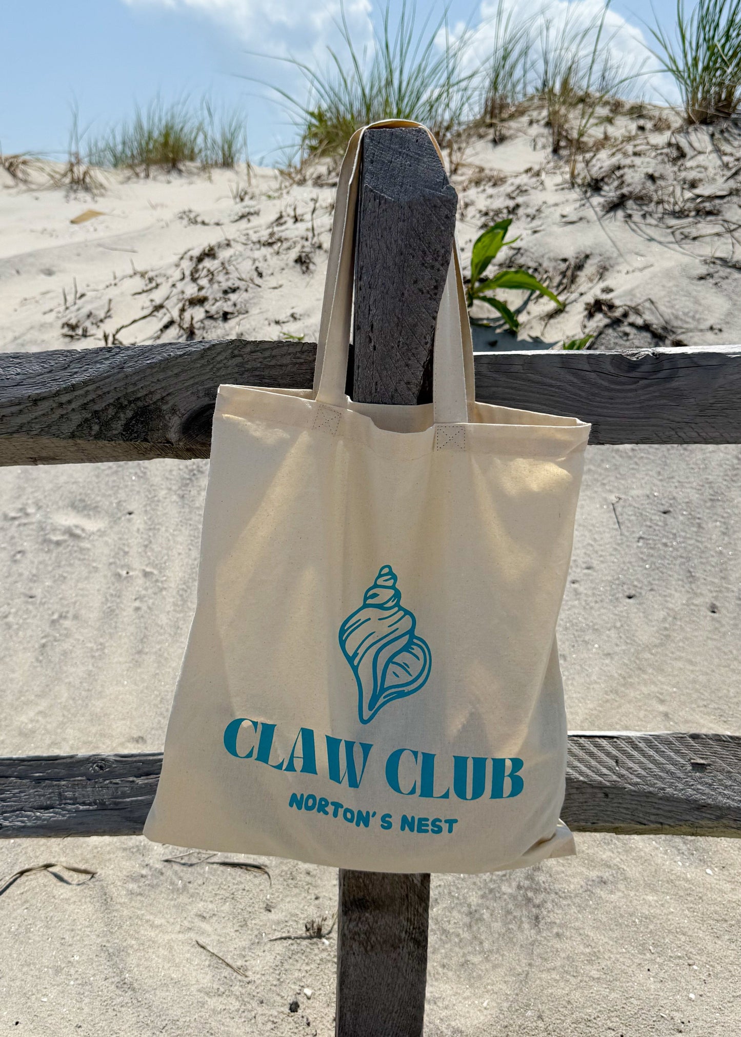 nortons-nest-claw-club-tote-bag-acccessories-beach-bag-shell-ocean-print-hermit-crabs-janie-groeling-beach-apparel-coastal
