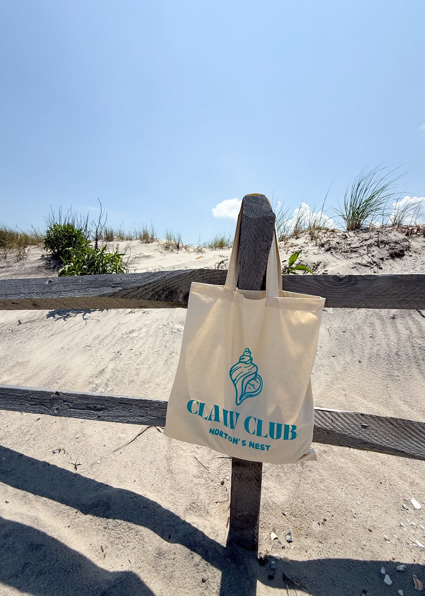 nortons-nest-claw-club-tote-bag-acccessories-beach-bag-shell-ocean-print-hermit-crabs-janie-groeling-beach-apparel-coastal