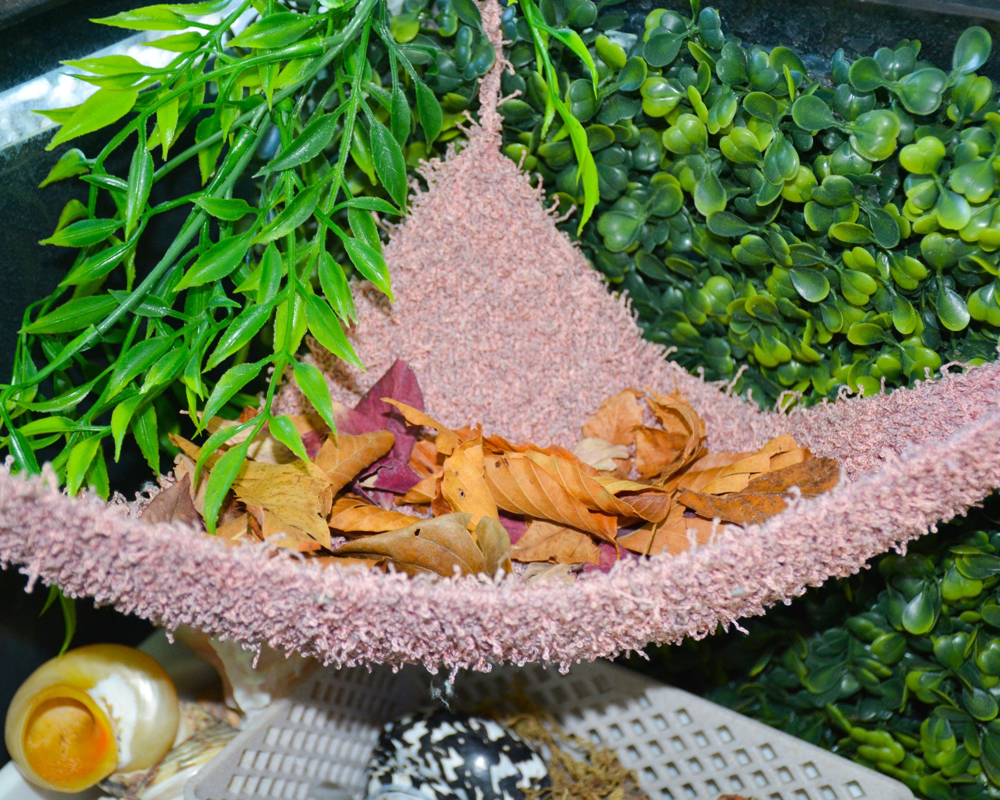 nortons-nest-hammocks-blush-pink-hermit-crab-pet-supplies-accessories-tank-reptiles-enrichment-janie-groeling