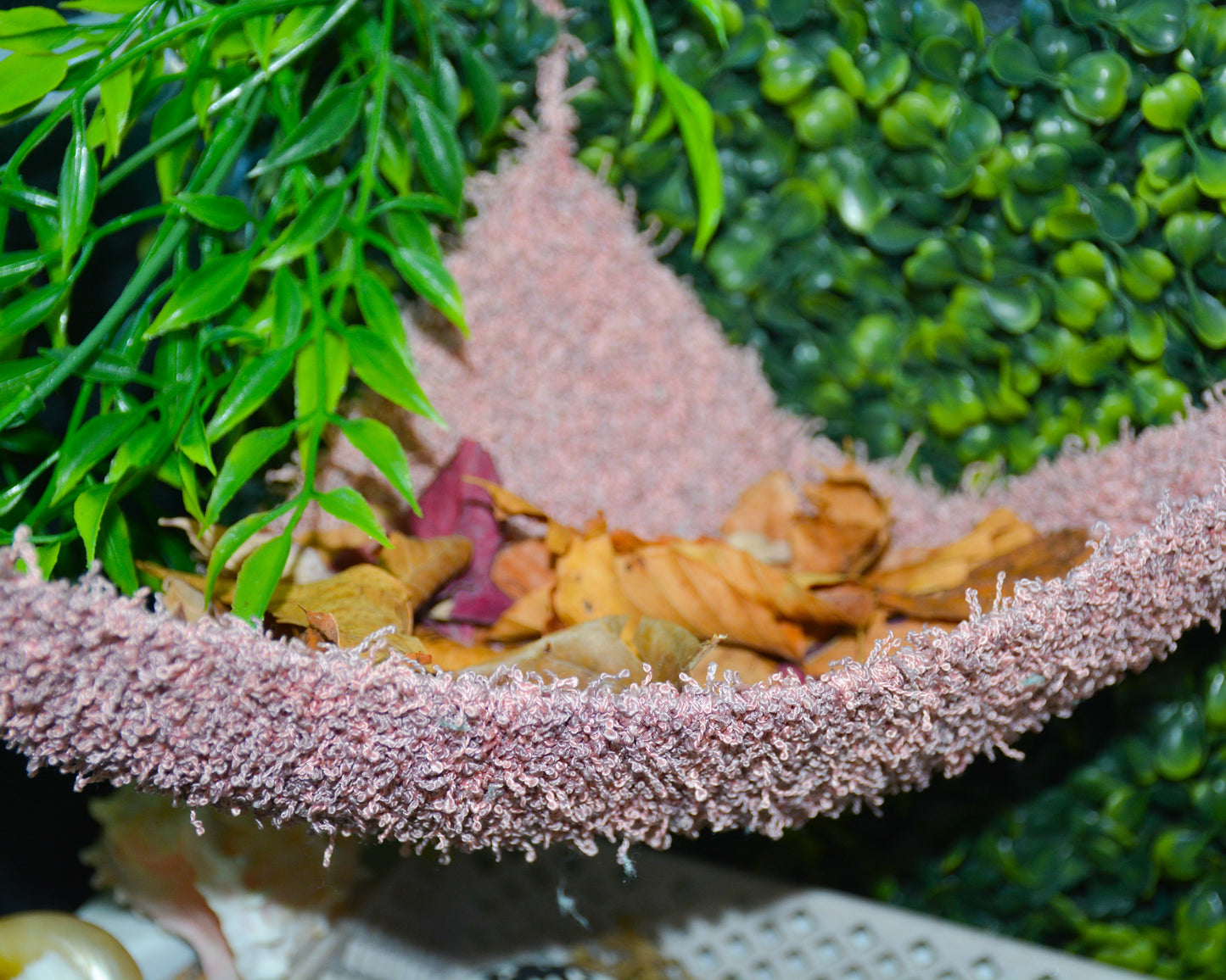 nortons-nest-hammocks-blush-pink-hermit-crab-pet-supplies-accessories-tank-reptiles-enrichment-janie-groeling