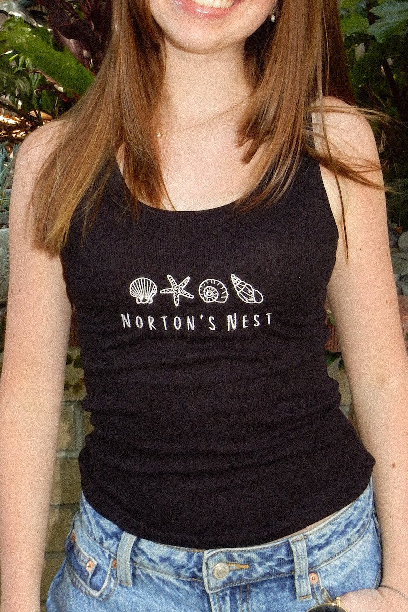 nortons nest hermit crab tank top shirt janie groeling pet supplies black white grey animal shell beach coastal top
