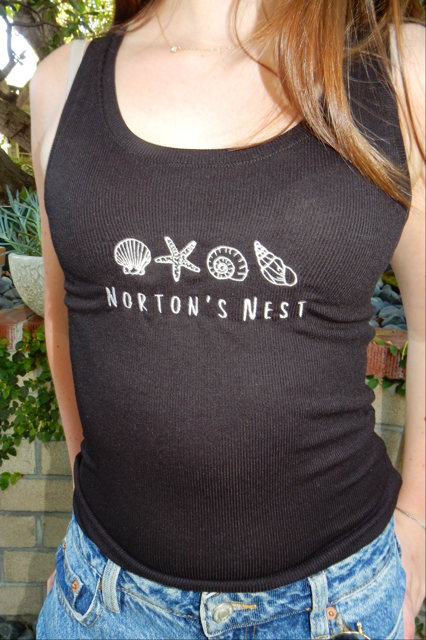 nortons nest hermit crab tank top shirt janie groeling pet supplies black white grey animal shell beach coastal top