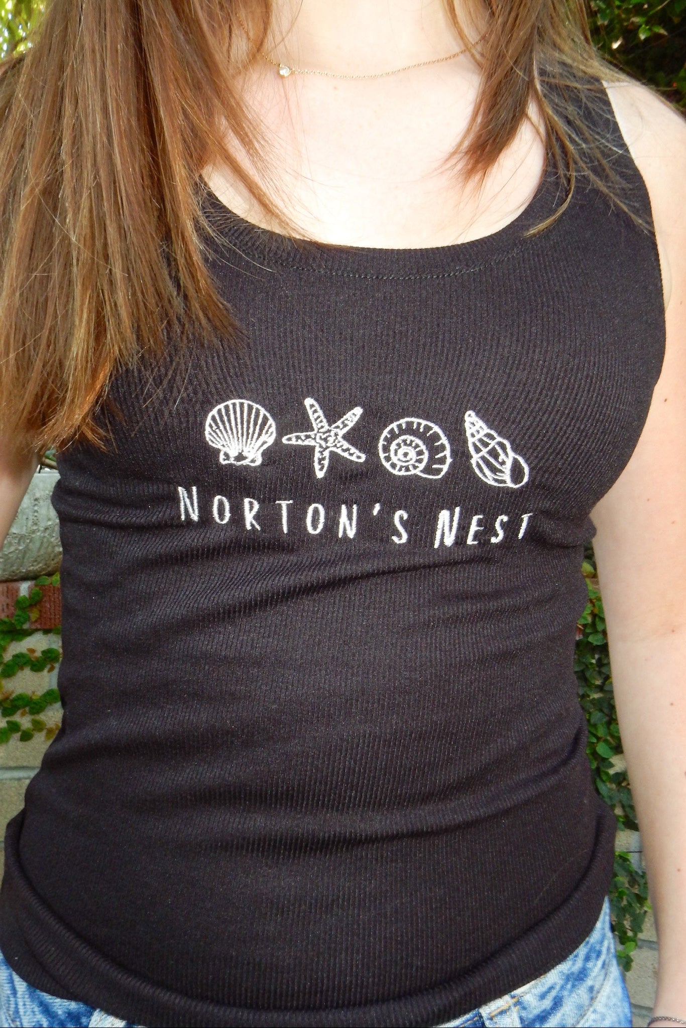 nortons nest hermit crab tank top shirt janie groeling pet supplies black white grey animal shell beach coastal top