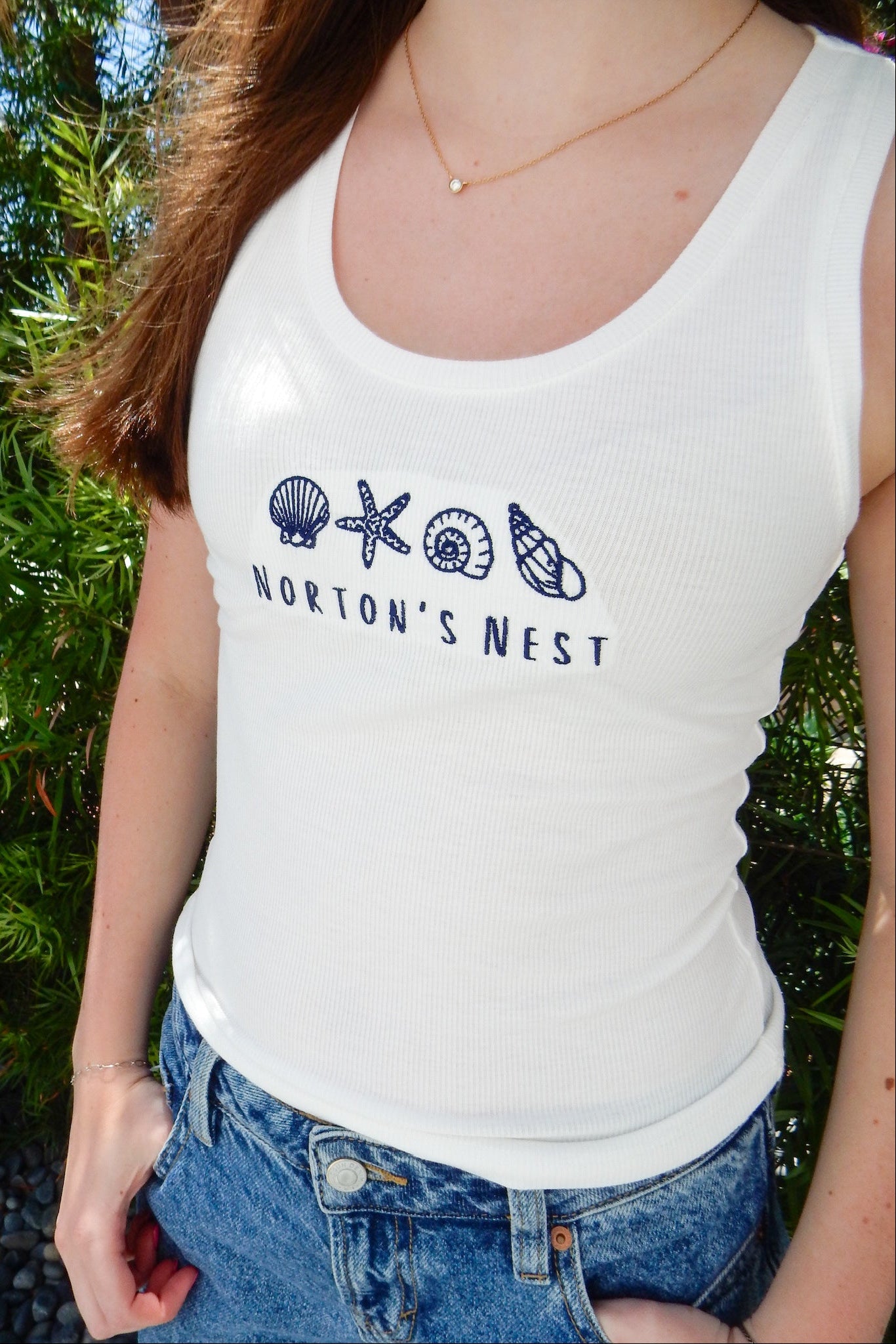 nortons nest hermit crab tank top shirt janie groeling pet supplies black white grey animal shell beach coastal top