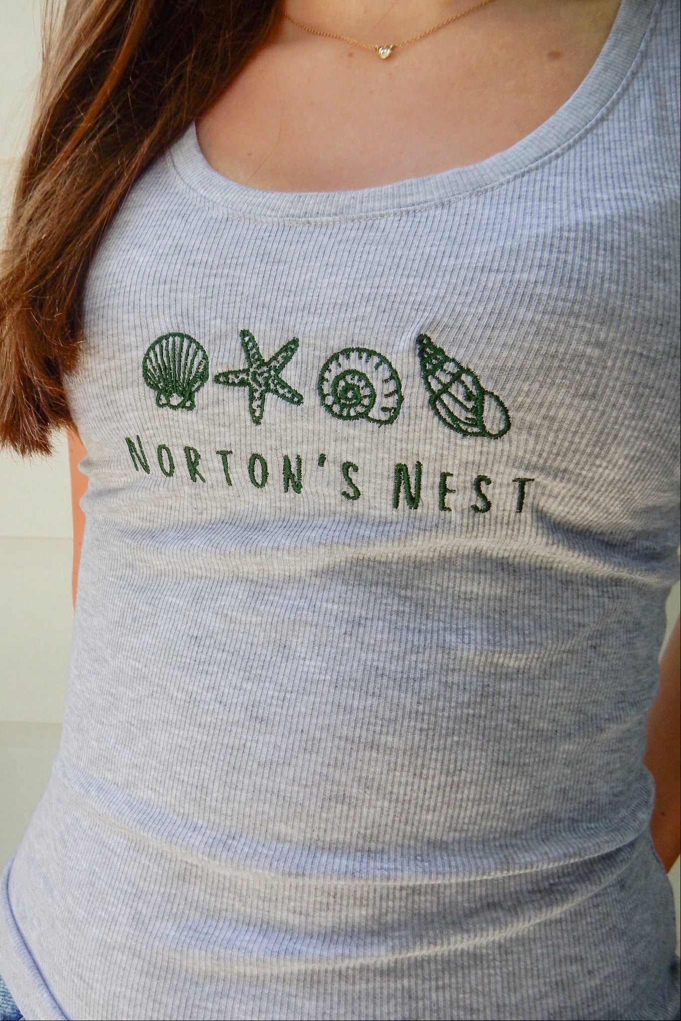 nortons nest hermit crab tank top shirt janie groeling pet supplies black white grey animal shell beach coastal top