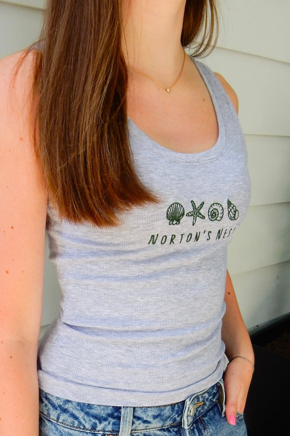 nortons nest hermit crab tank top shirt janie groeling pet supplies black white grey animal shell beach coastal top