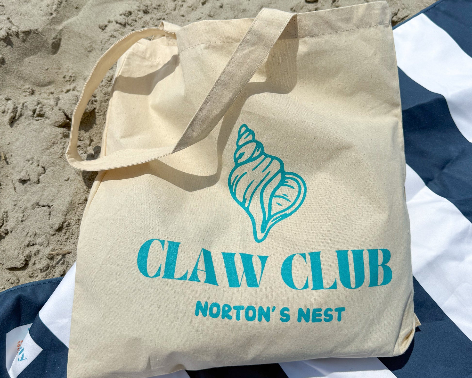 nortons-nest-claw-club-tote-bag-acccessories-beach-bag-shell-ocean-print-hermit-crabs-janie-groeling-beach-apparel-coastal